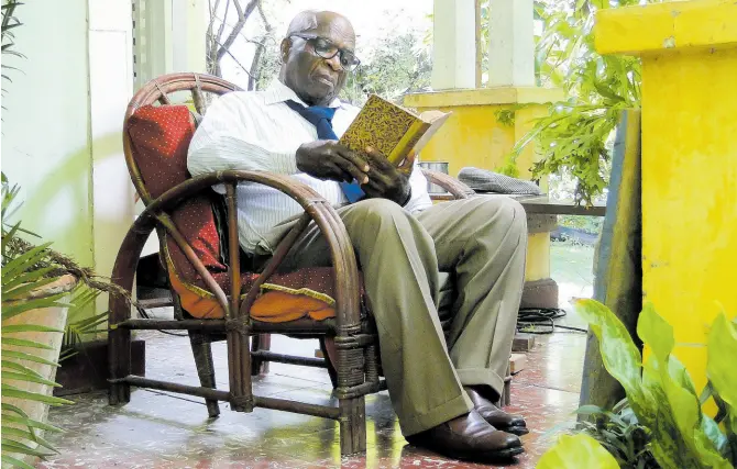  ?? PHOTO BY PAUL H. WILLIAMS ?? Vivian Crawford as Marcus Garvey’s father in a scene from Roy T. Anderson’s ‘African Redemption: The Life and Legacy of Marcus Garvey’.