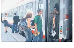  ?? [ ÖBB ] ?? Pro Jahr werden europaweit rund 300.000 Interrail-Tickets verkauft.