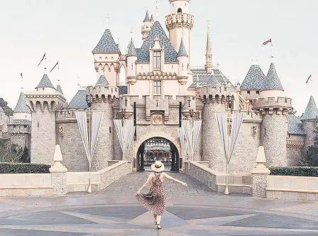  ??  ?? Carolyn faked a trip to Disneyland and posted her “adventure” on Instagram