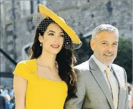  ?? POOL / REUTERS ?? Els més elegants Amal i George Clooney van destacar pels seus looks el dia del casament d’Enric i
Meghan, amb qui després, potser arran de l’enllaç, sembla que han forjat una bona amistat