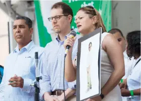  ??  ?? La presidenta del Concejo Municipal de Nueva York, Melissa Mark Viverito, se dirige a los asistentes a la marcha realizada en Harlem.