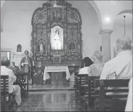  ??  ?? El Arzobispo durante la misa de ayer en la capilla del Divino Maestro