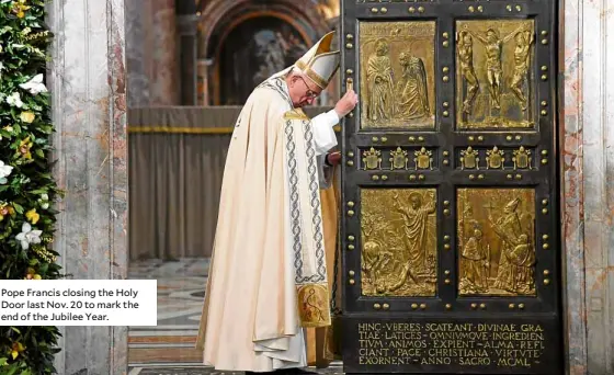  ??  ?? Pope Francis closing the Holy Door last Nov. 20 to mark the end of the Jubilee Year.