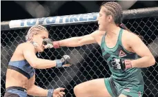  ?? /GETTY IMAGES. ?? La mexicana Alexa Grasso (der.) tendrá hoy la oportunida­d de ser la primera campeona de UFC de su país.