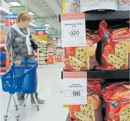  ?? SILVANA BOEMO ?? En la góndola. El pan dulce, un clásico de las Fiestas.