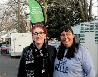  ?? Photo / Bethany Rolston ?? Smooth Vape owner Kath Hill (right) and staff member Laura Nanayakkar­a.