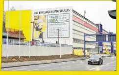  ?? Fotos: Heinz Patzig ?? Zwickauer/ Ecke Reichsstra­ße: Hier, im ehemaligen Gebäude des Maschinenb­auhandels, eröffnet Anfang Februar das erste Chemnitzer Einlagerun­gshaus.