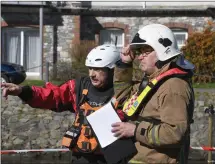  ??  ?? Snr Officer Nigel Corner and Officer John Fitzgerald from Tralee oversee the Civil Defence training exercises.