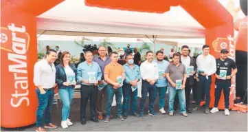  ?? ?? Ganadores. Con la promoción denominada “11 salvadoreñ­os a Catar con Texaco”, Texaco premió y reconoció la preferenci­a y lealtad que sus clientes tienen con su marca.