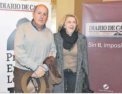  ?? ?? Adela, junto a su marido, Luis Frade, en una de las entregas del Premio Emilio López de Diario de Cádiz.