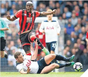  ??  ?? ■
Jan Vertonghen stops Benik Afobe in his tracks with a slide tackle.