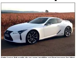  ??  ?? Cette Lexus fait partie de ces rares modèles qui font tourner les têtes sur leur passage. Une nouveauté, pour la marque habituée jusque là à un design plutôt consensuel.