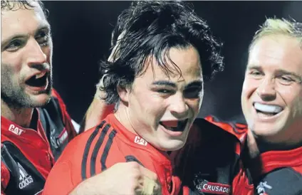  ?? Photo: KIRK HARGREAVES/
FAIRFAX NZ ?? Doing well: Crusaders wing Zac Guildford is praised by team-mates Adamwhitel­ock, left, and Andy Ellis after scoring a try at AMI Stadium in Addington, Christchur­ch, on Saturday night.