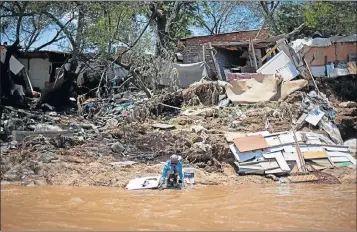  ?? Picture: KEVIN SUTHERLAND ?? SCENES OF DESTRUCTIO­N: A resident surveys the aftermath of heavy rains and flash floods on Wednesday which left 200 families living along the Jukskei River in Alexandra homeless