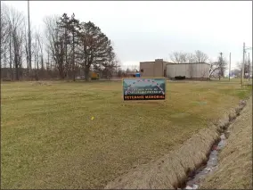  ?? ZACHARY SRNIS — THE MORNING JOURNAL ?? A sign marks the future spot of the Carlisle Township Veterans Memorial, south of the Carlisle Township Hall.