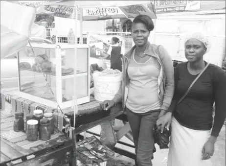  ??  ?? Alison Davis (left) and her daughter, Tomika at the market