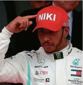  ?? FOTO: GONZALO FUENTES ?? Formel--Sieger Lewis Hamilton macht deutlich, wem er seinen Triumph widmet.