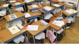  ??  ?? Fear: Japanese children during an evacuation drill yesterday