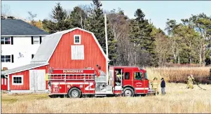  ?? DESIREE ANSTEY/ JOURNAL PIONEER ?? Summerside fire department responds to a grass fire at 708 Water Street East which was quickly extinguish­ed by the fire department.
