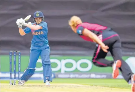  ?? AFP ?? Shafali Verma blasted a 34-ball 46 with four 4s and three 6s to get India off to a flying start against New Zealand in the World T20 match in Melbourne on Thursday.
■