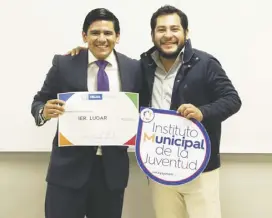  ??  ?? Dominic ganó el primer lugar del Concurso de Debate Público.