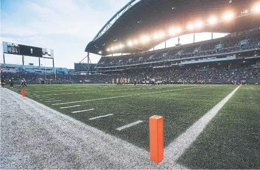  ?? JOHN WOODS THE CANADIAN PRESS ?? Thursday’s NFL exhibition game in Winnipeg had a shortened 80-yard field in order to avoid what was seen as dangerous turf around one of the CFL goalpost spots.