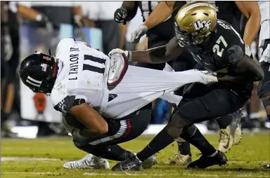  ?? JOHN RAOUX — THE ASSOCIATED PRESS ?? Cincinnati tight end Leonard Taylor is stopped by Central Florida defensive back Richie Grant Nov. 21 in Orlando, Fla.