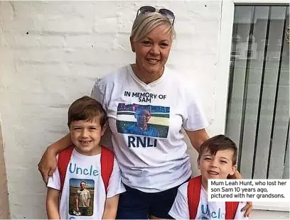  ?? ?? Mum Leah Hunt, who lost her son Sam 10 years ago, pictured with her grandsons.