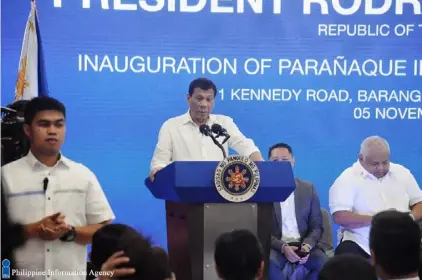  ?? (Photo by Gelaine Gutierrez) ?? President Rodrigo Roa Duterte graces the inaugurati­on of the P4-billion privately funded transport facility.