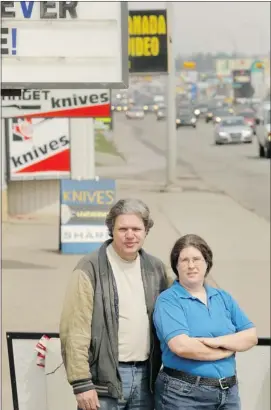  ?? Leah Hennel, Calgary Herald ?? Shop owners Rob and Valerie Gale want the Macleod Trail corridor improved.