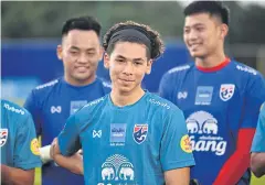  ??  ?? Thailand’s Ben Davis and teammates attend a training session.