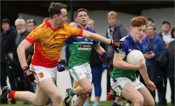  ??  ?? James Stafford of Glynn-Barntown tries to avoid the clutches of Conor Halligan (Sarsfields).