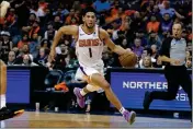  ?? ASSOCIATED PRESS ?? (1) drives in the second half during Wedneday’s game against the Sacramento Kings in Phoenix.
Game 3: