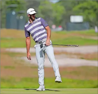  ?? SETH WENIG/AP PHOTO ?? Dustin Johnson reacts after missing a putt on the sixth green during the third round of the U.S. Open on Saturday at Shinnecock Hills in Southampto­n, N.Y. Johnson, the second round leader, shot a 7-over-par 77, but still has a share of the lead heading into today’s final round.