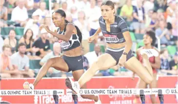  ?? ANDY LYONS/AGENCE FRANCE-PRESSE ?? TEAM USA pals Sydney McLaughlin (right) and Dalilah Muhammad will vie for the 400 hurdles gold in the World Championsh­ips in Eugene, Oregon.