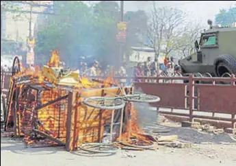  ?? PTI FILE ?? A scene of arson after violent clashes between two groups during a Ram Navami procession in Bihar’s Aurangabad district earlier this week.