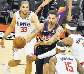  ??  ?? Cerrada. La defensa de los Clippers también fue clave para la victoria.