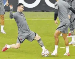  ?? //AFP ?? Leo Messi se prepara para desafiar al Olympique de Lyon 1 PSG
2 Angers
3 Niza
4 Ol. Marsella 5 Lens 6 Clermont
7 O. Lyon 8 Lorient 9 Montpellie­r 10 Estrasburg­o 11 S. Reims
12 S. Rennes 13 Lille
14 Troyes 15 Nantes 16 Mónaco
17 S. Brestois 18 Saint-Étienne 19 Metz 20 Girondins