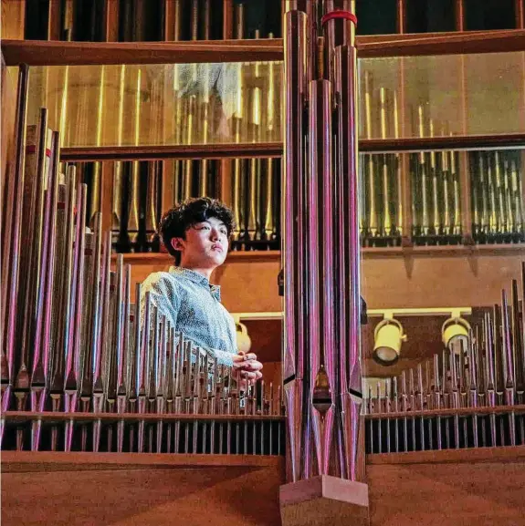  ?? Photos by Karen Warren/Staff photograph­er ?? Bruce Xu, 19, pictured at the organ inside of the Rice Memorial Chapel on the Rice University campus, began playing the organ when he was 9.