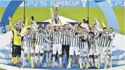  ?? Reuters ?? Los jugadores de la Juventus celebran la conquista de la Supercopa.