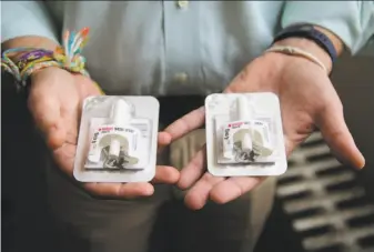  ?? G-Jun Yam / Associated Press ?? Kits of naloxone are displayed last month in the Chicago office of Cook County Sheriff Tom Dart. The devices can undo the effects of an opiate overdose almost immediatel­y.