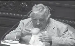  ??  ?? TLC. “Tampoco nos va a cambiar demasiado la vida”, dijo Mujica.