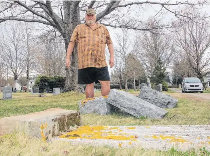  ?? JASON MALLOY ?? Brian Hodges surveys the damaged headstones in Aylesford Union Cemetery.