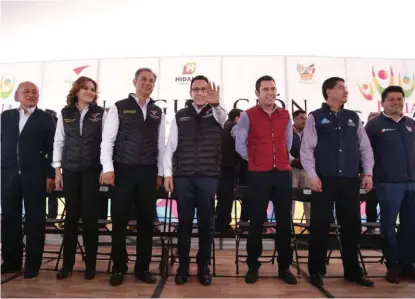  ?? CORTESÍA ?? El mandatario estatal inauguró la Feria de Tulancingo 2017 junto a autoridade­s estatales y municipale­s.