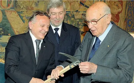  ??  ?? Al Quirinale Agostino Da Polenza (a sinistra) con l’allora Presidente della Repubblica Giorgio Napolitano