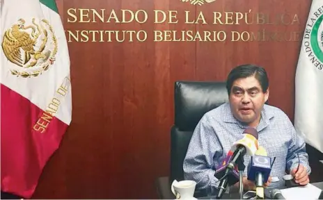  ??  ?? El vicecoordi­nador del PT, Miguel Barbosa, mencionó que “tiene que ver con amenazas del gobierno” la decisión de Nieto de no impugnar su destitució­n.