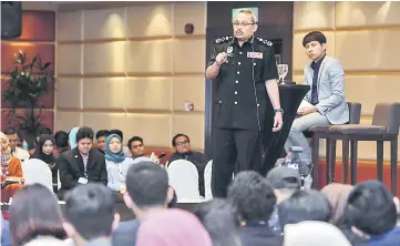  ?? — Bernama photo ?? Dzulkifli speaks during the Rationalit­y in Fighting Corruption session in conjunctio­n with the Millennial­s Empowermen­t Summit 2017.