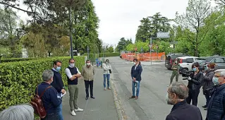  ??  ?? L’ultima protesta I cittadini di Brigata Mache contro l’installazi­one di un’antenna telefonica