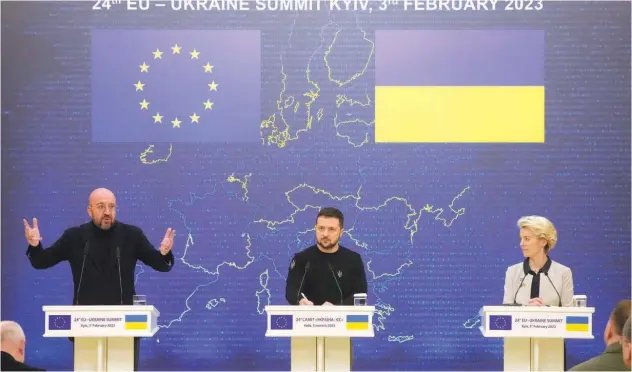  ?? Assciated Press ?? ↑
Volodymyr Zelensky (centre) and EU officials address a media conference after the Eu-ukraine summit in Kyiv on Friday.