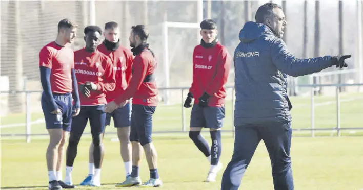  ?? CHENCHO MARTÍNEZ ?? Germán Crespo, en la sesión de entrenamie­nto de ayer en la Ciudad Deportiva del Córdoba CF.
LLL